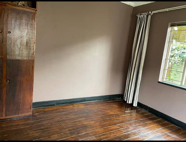 6 BEDROOM HOUSE FOR SALE IN BEZUIDENHOUT VALLEY